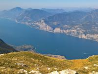 Der Gardasee von oben gesehen.