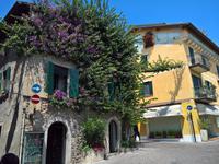 Prachtvoller Häuserschmuck in Sirmione.