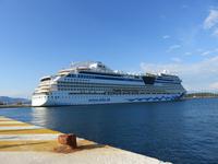 AIDAblu im Hafen von Korfu