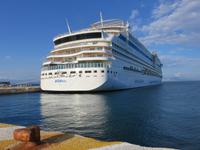 AIDAblu im Hafen von Korfu