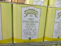 In der Olivenölmühle Galantino in Apulien