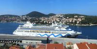 AIDAaura im Hafen von Dubrovnik