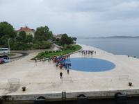 353 Kreuzfahrt AIDAvita - Adria -  Auslaufen aus Zadar - Gruß an die Sonne und Meeresorgel