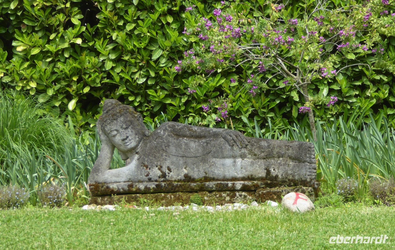 Tag 2 14.05.2022 Heller Garten, Gardone, schlafender Buddha