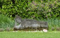 Tag 2 14.05.2022 Heller Garten, Gardone, schlafender Buddha