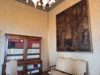 Das einzige Sofa, auf dem zwei Päpste gleichzeitig saßen &ndash; &copy; Heike Jack (Eberhardt TRAVEL)