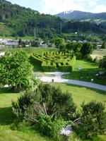 Swarovski, Wattens_ Andre Heller, Hand als Heckenlabyrinth