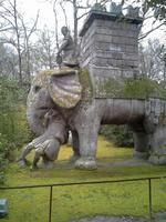 Heiliger Wald in Bomarzo, Kampfelefant