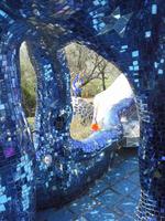 Tarotgarten von Niki de Saint Phalle und Team bei Capalbio, Blick von der Kaiserin zur Mässigkeit