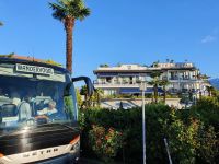 1 Hotel Bus