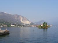 Isola Bella (Blick vom Borromäus-Palast auf Baveno, Liebesinsel und Fischerinsel)