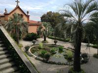 vor dem Gartenpavillon