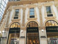 Unten nobel, oben 6 Sterne Hotel in der Galleria.