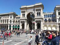 Geschäftiges Treiben auf dem Mailänder Domplatz.