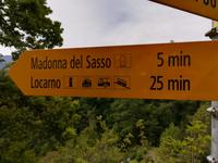 Weg zur Wallfahrtskirche Madonna del Sasso.