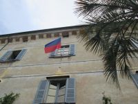 Flagge der Familie Borromeo am Palast der Isola Madre
