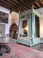 Isola Madre: Schlafzimmer mit Baldachin in grünem Damast