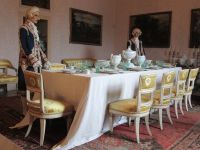 Isola Madre: Esszimmer mit Tafelgeschirr der Wiener Porzellanmanufaktur