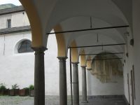 Locarno: Kreuzgang und Fresko