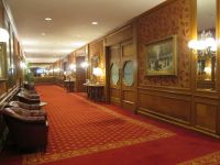 Grand Hotel Dino: Korridor zwischen 