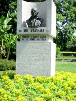 Büste von Neil Mc Eacharn im Park der Villa Tarantoi &ndash; &copy; Heike Heinen (Eberhardt TRAVEL)