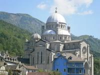 Neue Wallfahrtskirche in Re