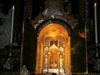 Schrein mit der Reliquie 