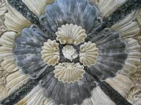 Deckenrelief in den Grotten