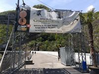 Auf der Staumauer mit Gelegenheit zum Bungy Jump wie dereinst James Bond.