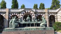 Grabmal der Familie Campari im Monumentalfriedhof in Mailand.jpg