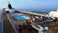 0243 MSC Lirica, Oberdeck mit Poollandschaft