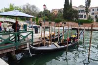 0430 Venedig, Gondoliere am Campo di Roma