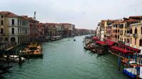 0482 Venedig, Canale Grande, auf der Rialtobrücke