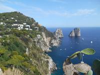 Insel Capri (Ausblick vom Augustusgarten - Faraglioni-Felsen)