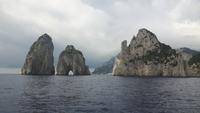 Capri - Inselrundfahrt mit dem Schiff (Faraglioni-Felsen)
