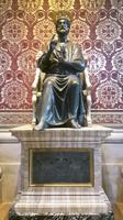 Rom (Vatikan - Bronzestatue des Hl. Petrus im Petersdom)