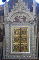 Schrein in dem blutbeflecktes Messtuch liegt