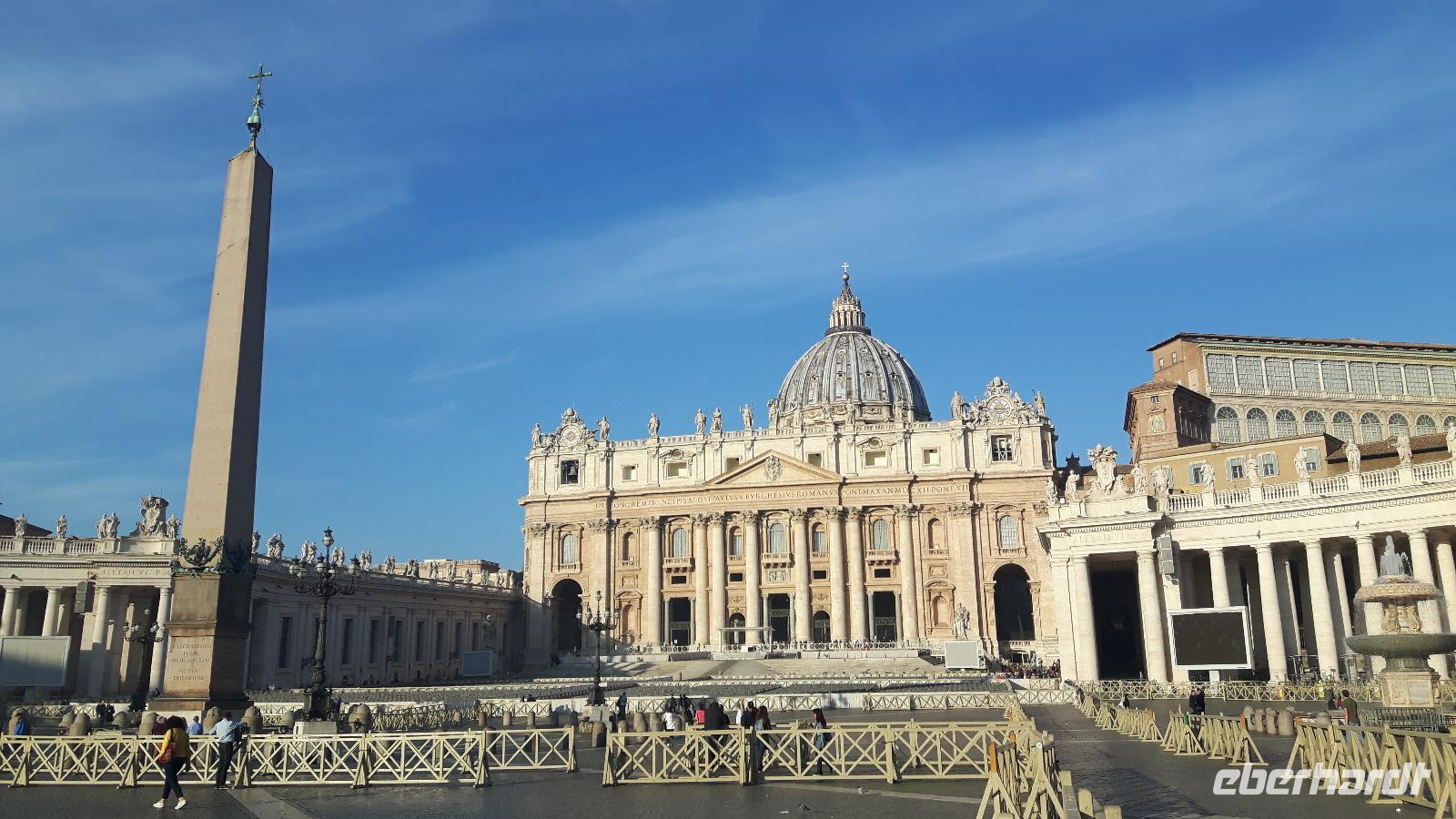 Rom - Petersplatz mit Peterskirche