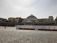 Neapel - Piazza Plebiscito mit Kuppelkirche San Francesco di Paola