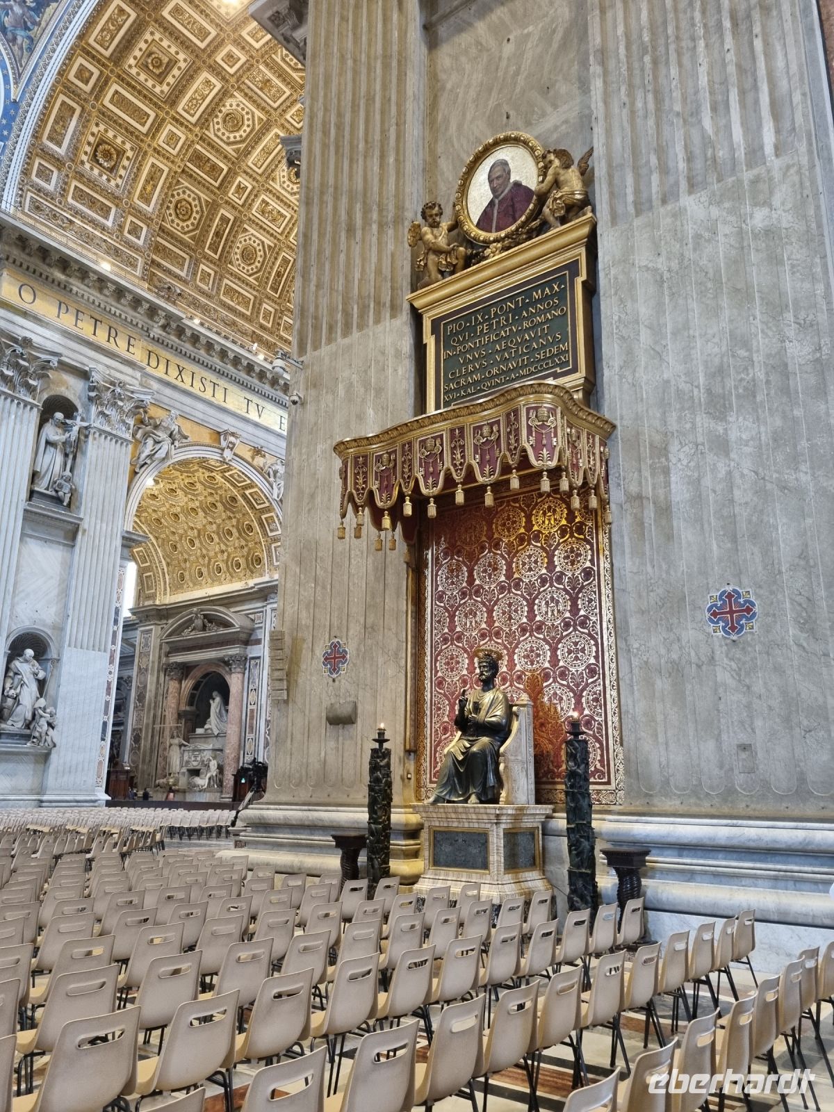 Rom -Petersdom (Bronzestatue des hl. Petrus)