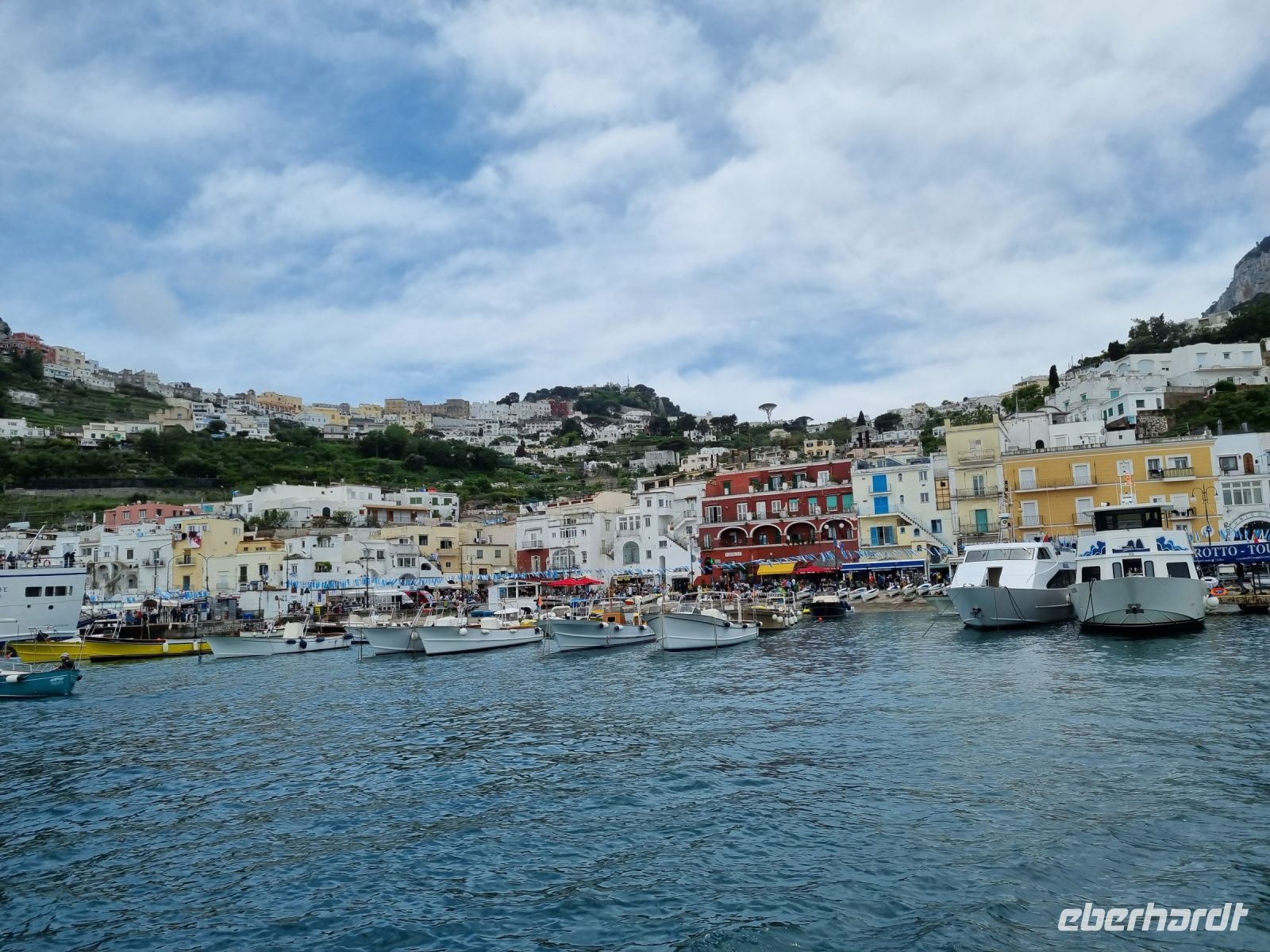 Insel Capri - Schifffahrt rund um die Insel... (Marina Grande)
