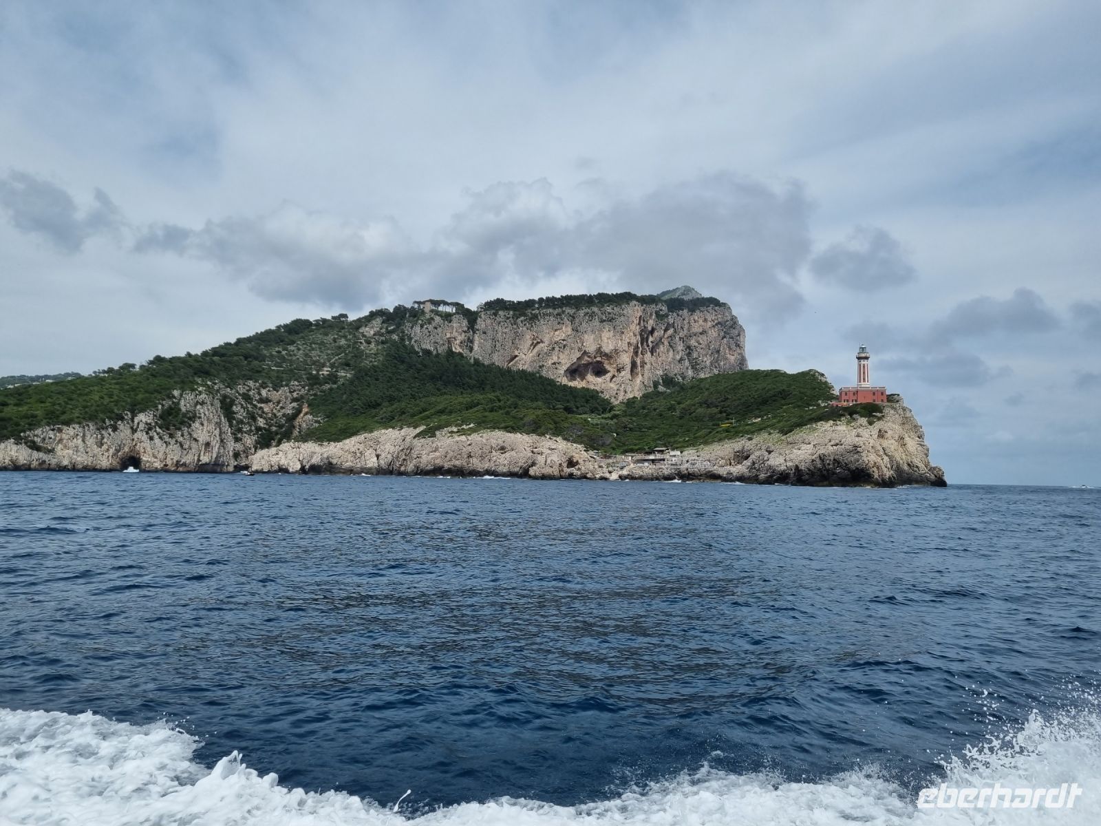 Insel Capri - Schifffahrt rund um die Insel... (Leuchtturm Punta Carena)