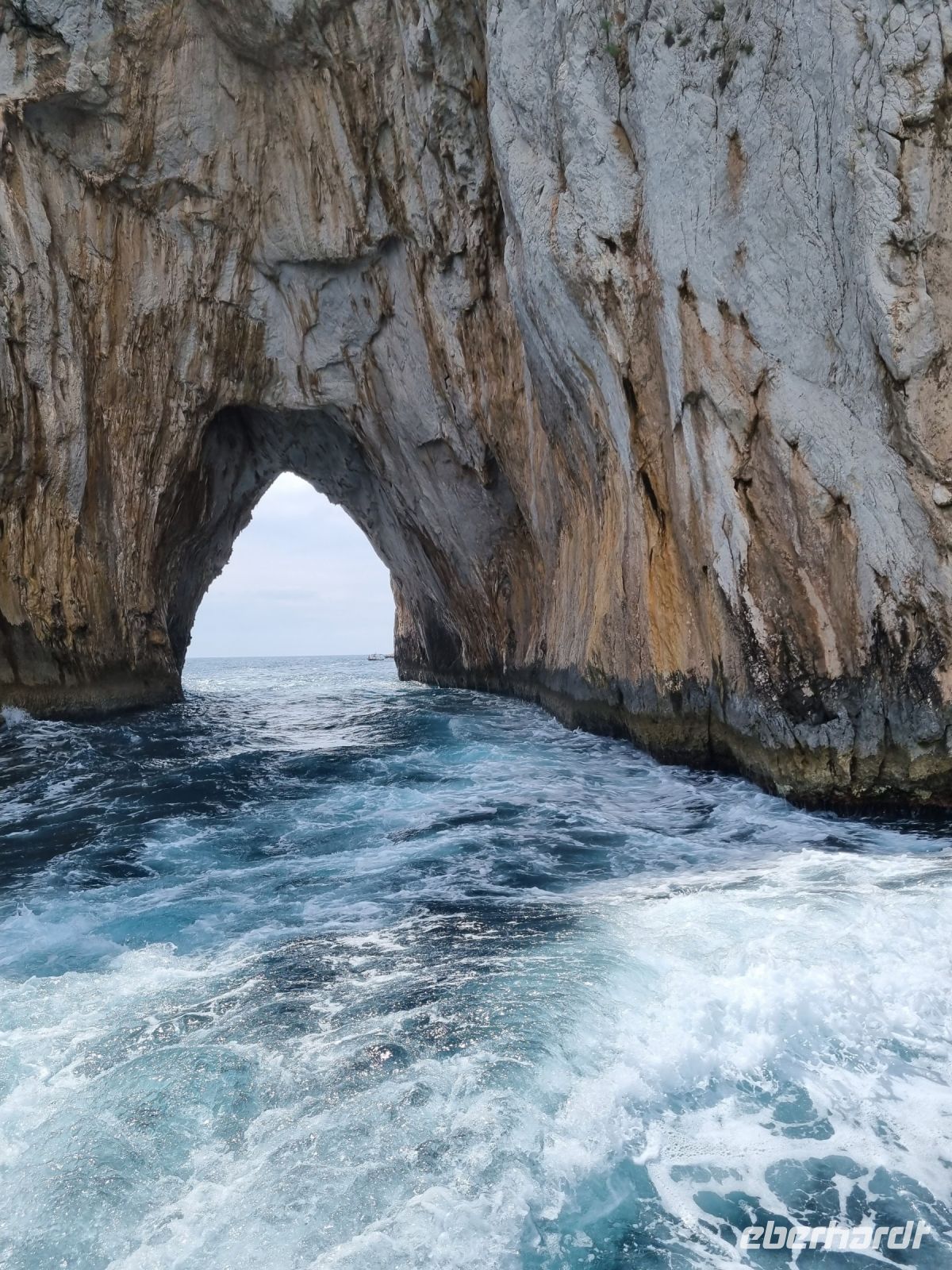 Insel Capri - Schifffahrt rund um die Insel... (Faraglioni-Felsen - 