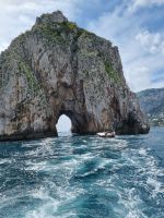 Insel Capri - Schifffahrt rund um die Insel... (Faraglioni-Felsen - 
