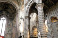Travertin und Basalt im Dom von Orvieto