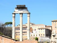 korinthische Säulen des Tempels von Castor und Pollux