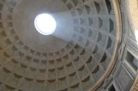 Blick in die Kuppel des Pantheon von Rom