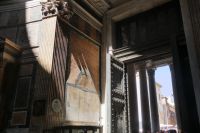 Licht und Schatten im Pantheon