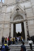 vor dem Dom von Neapel