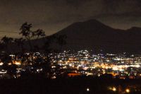 nächtlicher Blick auf den Vesuv